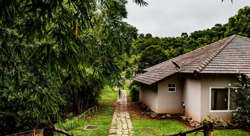 Brookside Cottage with Sit out