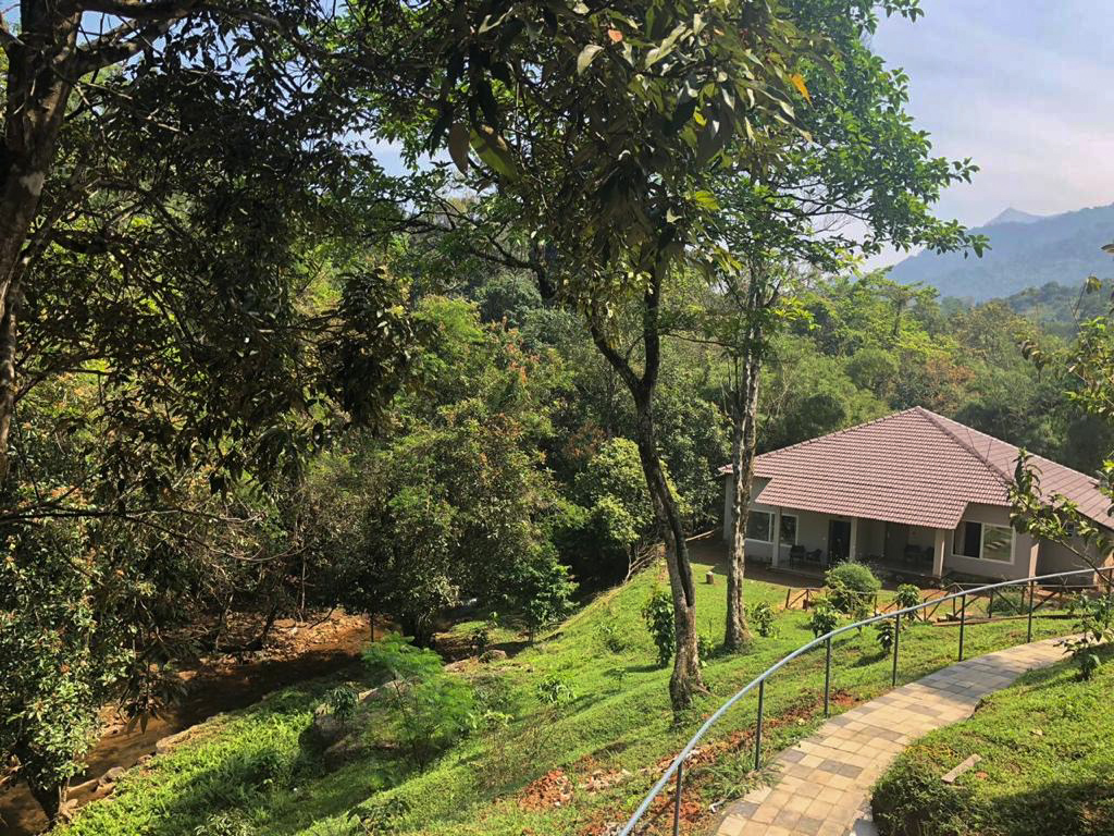 Brookside Cottage with Sit out
